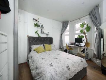 Flat Petersfield