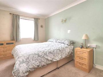 Flat Chobham