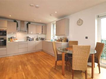 Flat Chobham