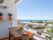 #005 Foxy B by Home Holidays