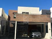 0311 Casa en venta en Cerrada Cumbre Navarra, Monterrey NL