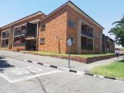 0.5 Bedroom Flat To Let in Turf Club