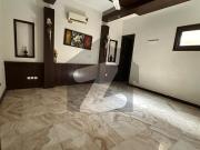 1000 Sq. Yds. Well Maintained Super Luxurious Fully...