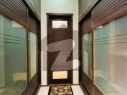 1000 Sq. Yds. Well Maintained Super Luxurious Fully...