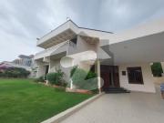 1000 Yards 6 Bedrooms Super Class Modern Bungalow...