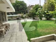 Spacious | 1000 yards | bungalow for sale in pechs block 3
