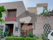 1000 Yards Beautiful Bungalow For Sale In Clifton Block 5