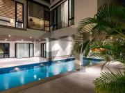 1000 Yards Top Quality Architecture Bungalow For Sale