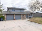 1009 Skyline Dr, Omaha, NE 68022
