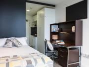 100 Bedroom Shared Living/roommate London London LS90564033