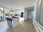 1010! Exklusives 4 Zimmer DG mit Balkon in toller Lage!