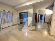 1022 Square Yards House Is Available In F 10/4