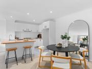 102sqm Bright & Open Two bedroom apartment w/parking &...