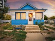 1038 Athabasca Street E, Moose Jaw, SK, S6H 0N2 house...