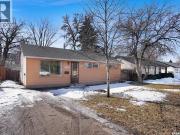 1047 Carleton Street, Moose Jaw, SK, S6H 3A3 house for...