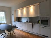 105 qm Altbau Appartment mit Balkon und Wintergarten