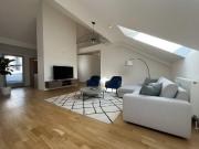 1060! 2 Zimmer DG mit kleinem Balkon nahe U4/Pilgramgasse!