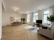 1070! Traumhafte 4 Zimmer Altbauwohnung mit 2 Bädern!...