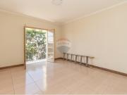 109 Área Útil Casa Alugar, 2 Dormitórios localizado em...