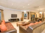 10 Bedroom House in Morningside Manor