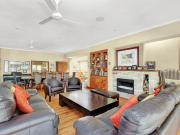 10 Bedroom House in Orchards
