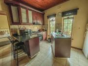 10 Bedroom House in Panorama