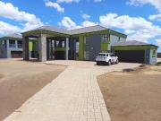 10 Bedroom House in Roodewal