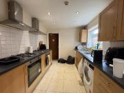 8 bedroom terraced house to rent