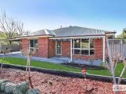 10 Bel Air Street, Wodonga VIC 3690 House For Rent