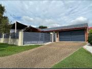 Fully furnished room in Calamvale – Shared house with pool