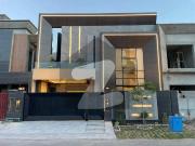 10 Marla Exquisite Designer House With Double Heighted...