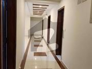 10 marla 3 bed flat available for rent with gas in askari 11