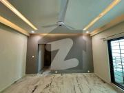 10 marla 3 bed flat available for rent with gas in askari 11