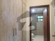 10 marla 3 bedroom brandnew front side facing park...