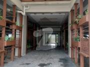 10 marla 3 bedroom flat availble for rent in askari 11...