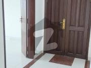 10 marla 3 bedroom flat availble for sale in askari 11...