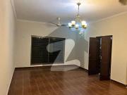 10 marla 3 bedrooms sd house available for rent
