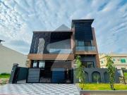 10 Marla Beautiful Designer House Available for Sale in...