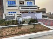 10 Marla Beautiful Fresh House For Sale!