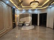 10 Marla Beautiful House Available For Sale just 1 Mnt...