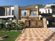 10 Marla Beautiful House for Sale Lahore Formanites...