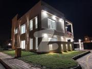 10 Marla Beautiful House In Block M Bahria Town Phase 8...
