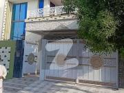 10 Marla Beautiful Luxurious Double Storey House...
