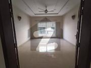 10 marla beautifull brand new house availble for rent