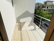 10 marla beautifull brand new house availble for rent...