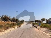 10 marla boulevard plot top location