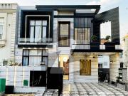 10 Marla Brand New Luxurious House Available For Rent In...