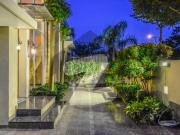10 Marla Brand New Luxury Ultra Modern Design House with...