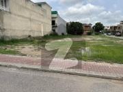 10 marla corner with 8 marla extra land paid prime location