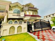 10 marla double unit park face house available for sale...